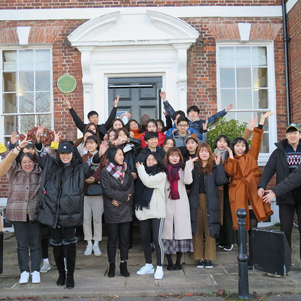 Sinh viên trường Đại học Quốc gia Hanbat tham gia chương trình trao đổi tại Đại học Wolverhampton, Anh Sinh viên tham gia chương trình trao đổi tại Đại học Wolverhampton, Anh